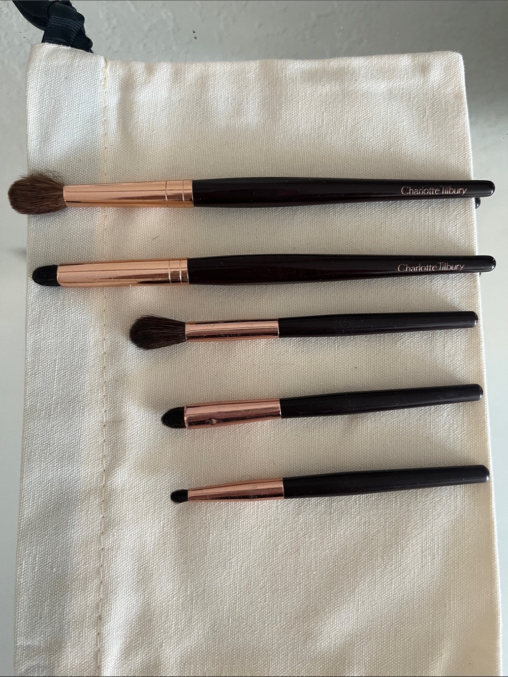 FULL SIZE PLUS TRAVEL‼️Charlotte Tilbury Makeup Brush Set Used ONCE for pitch.